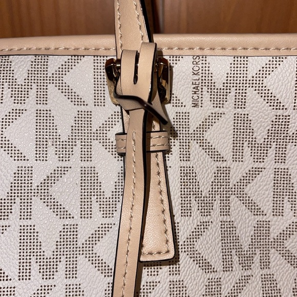 Michael Kors Signature Jet Set Purse - very good used condition. - Picture 2 of 13